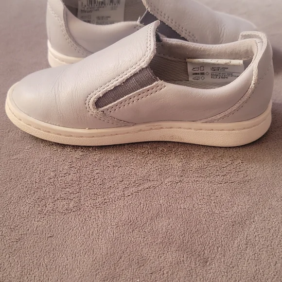 Clark's Leather Grey Toddler Slip on sneakers Sz 6 - Picture 6 of 11